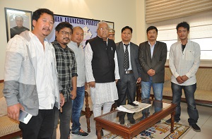 The Governor of Arunachal Pradesh Shri PB Acharya with Members of Itanagar Market Welfare Association at Raj Bhavan Itanagar on 31st  January 2017.